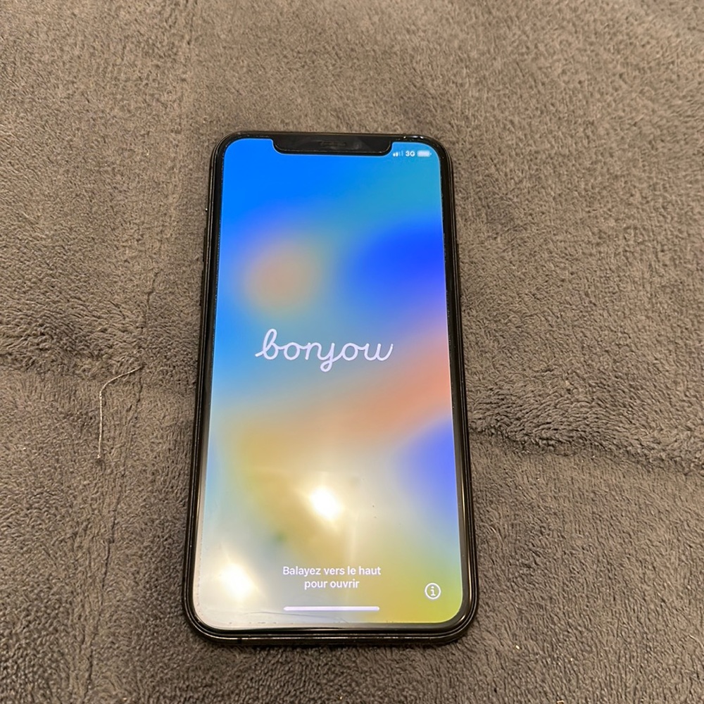 COPY - iPhone 11 Pro 512 GB - Will add 3 phone cases with purchase